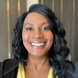 Meet your Posher, Latoya